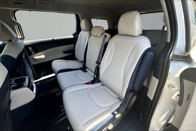 Used 2026 Kia Carnival EX FWD image 22
