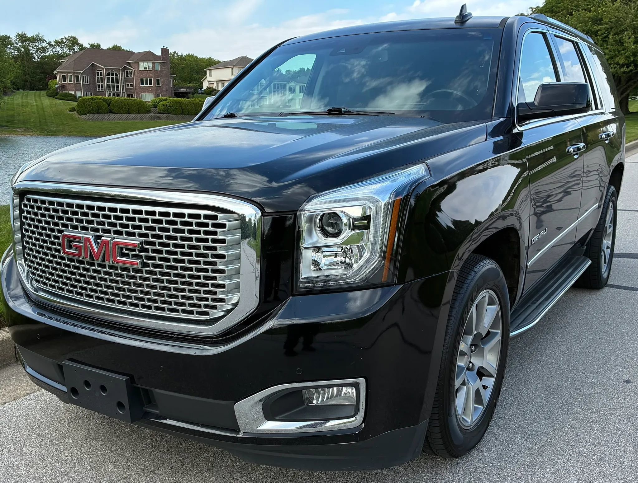 Used 2016 GMC Yukon Denali w/ Open Road Package AWD/4WD image 1