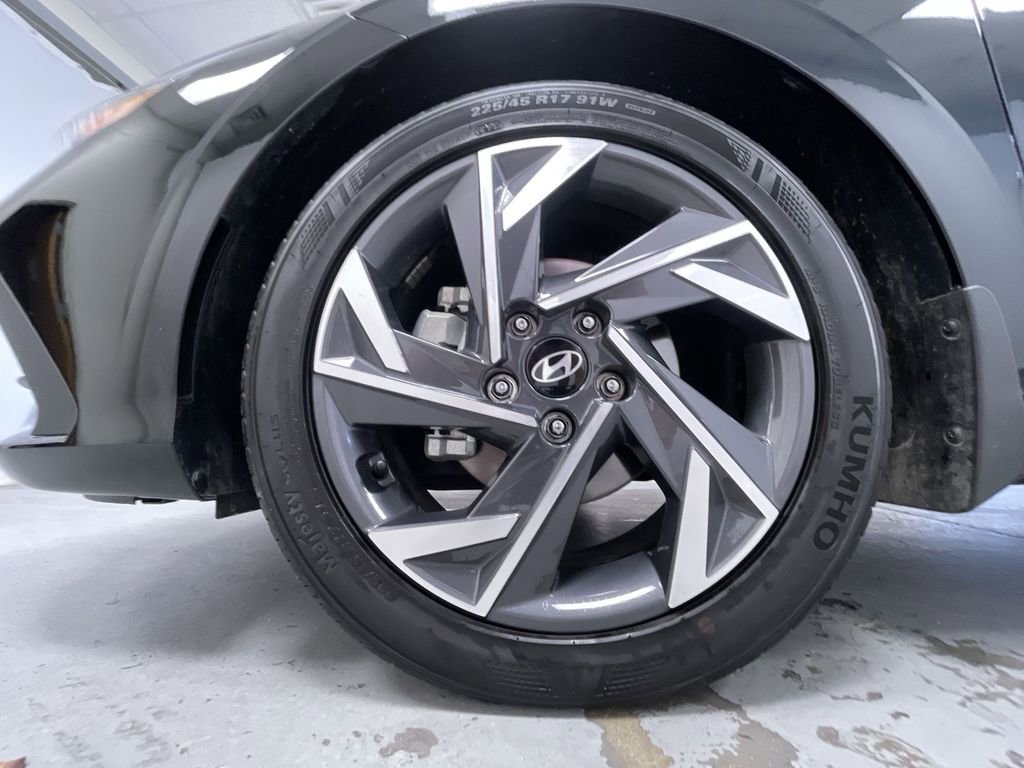 Used 2025 Hyundai Elantra Sport image 9