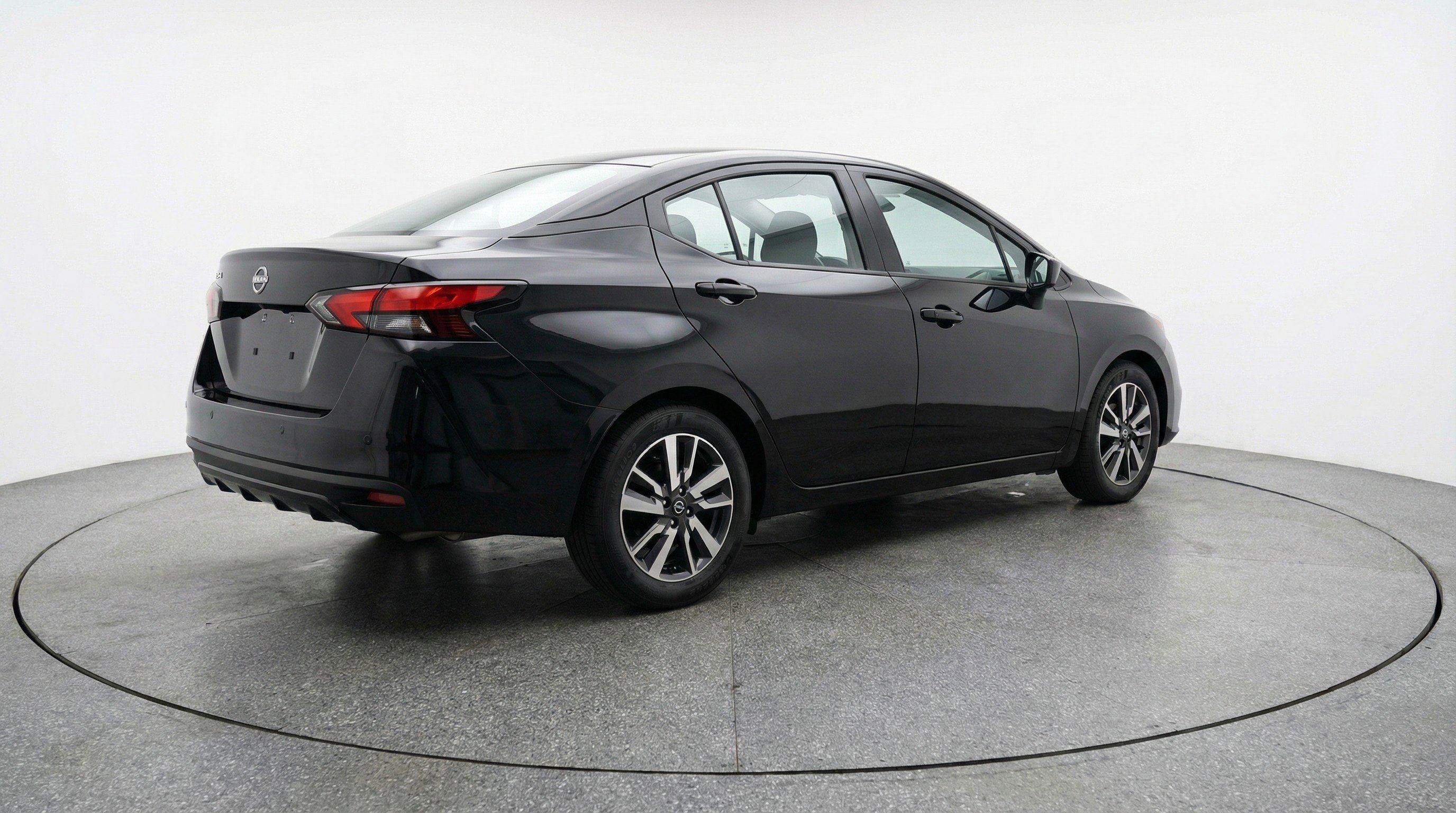 Used 2025 Nissan Versa SV image 9