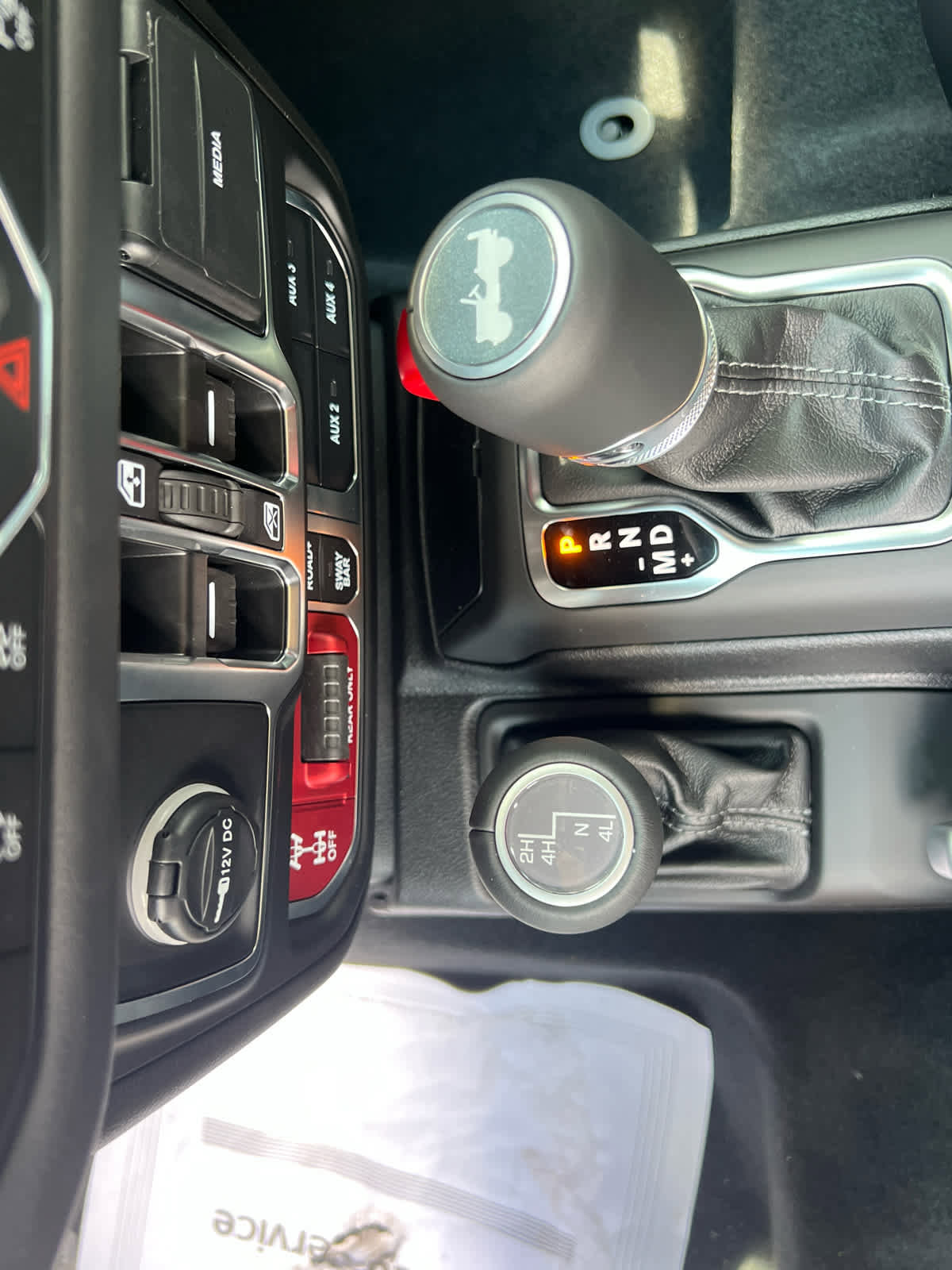 New 2025 Jeep Wrangler Unlimited Rubicon w/ Technology Group image 31