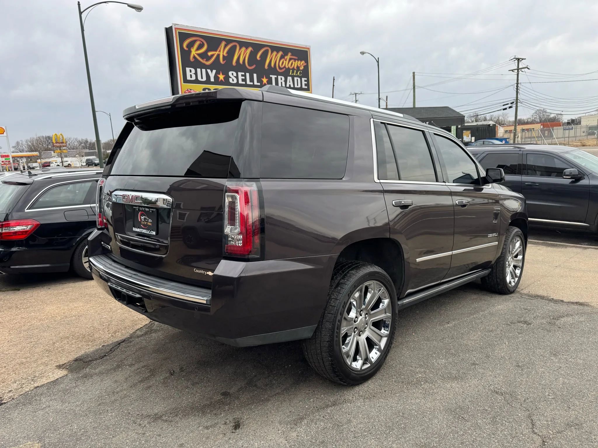 Used 2015 GMC Yukon Denali w/ Open Road Package image 3