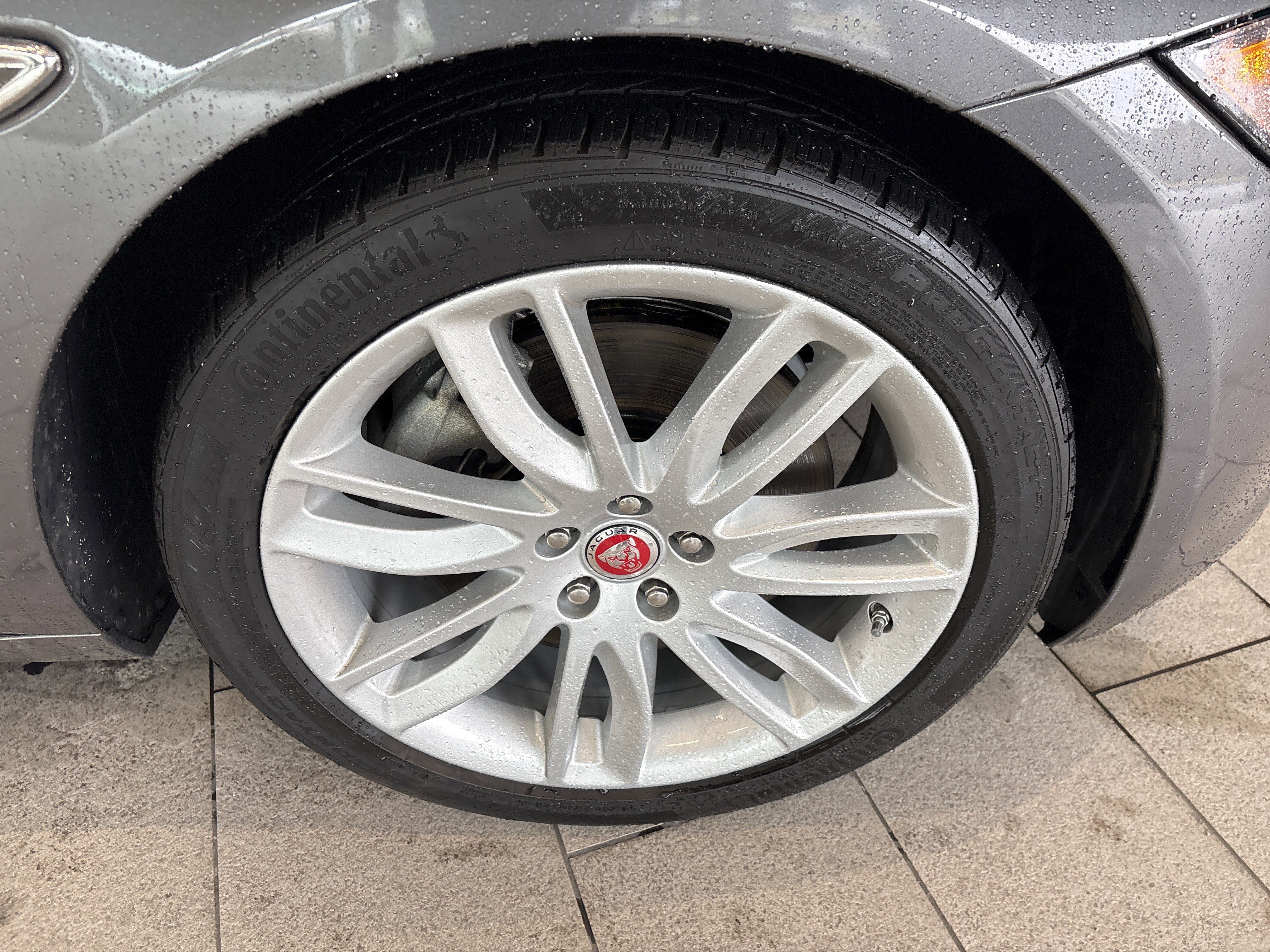 Used 2017 Jaguar XF Prestige image 22