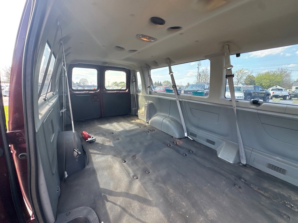 Used 2006 Ford E-350 and Econoline 350 XL RWD image 12