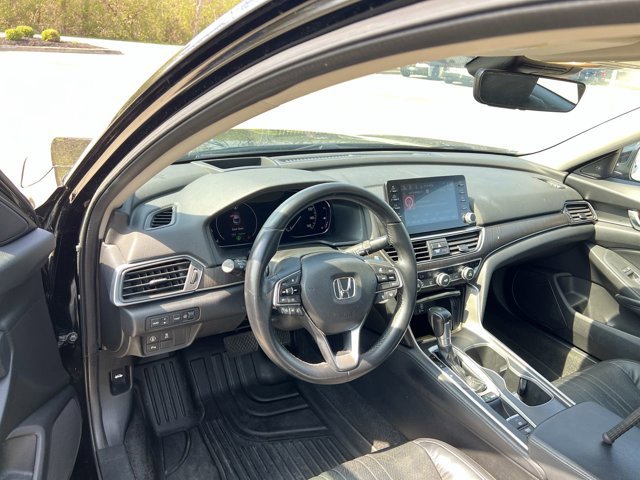 Used 2018 Honda Accord Touring image 10