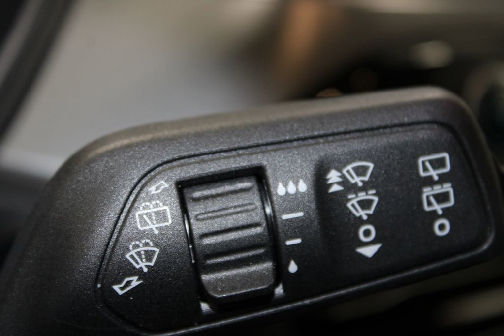 Used 2025 Ford Escape Active AWD/4WD image 39