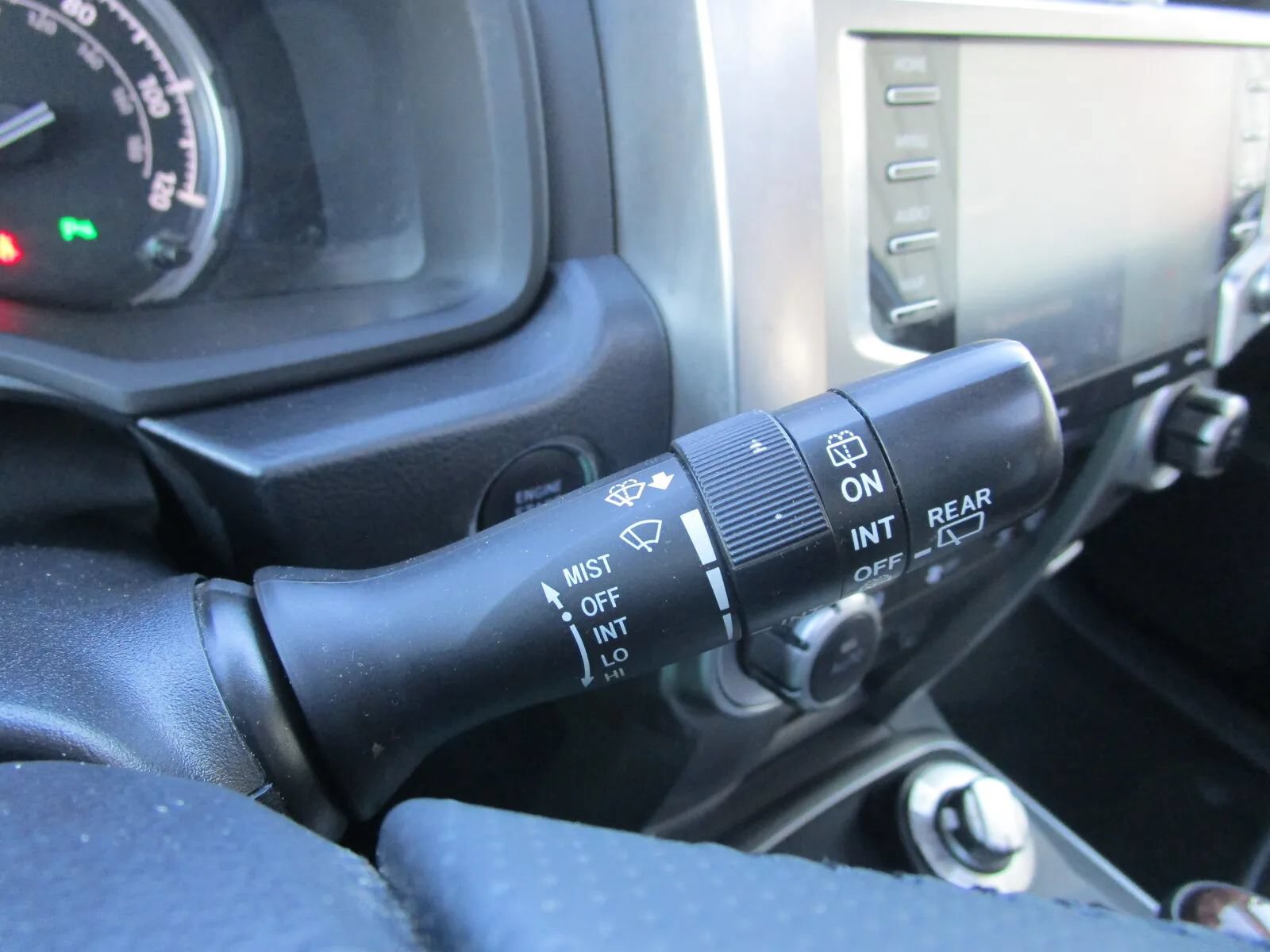 Used 2022 Toyota 4Runner Limited AWD/4WD image 30