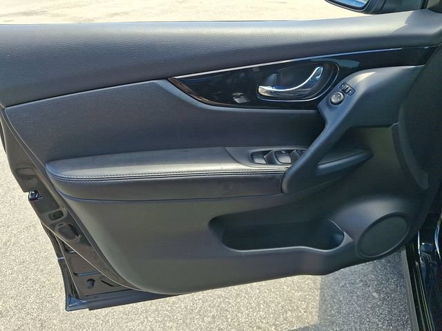 Used 2022 Nissan Rogue Sport SV FWD image 14