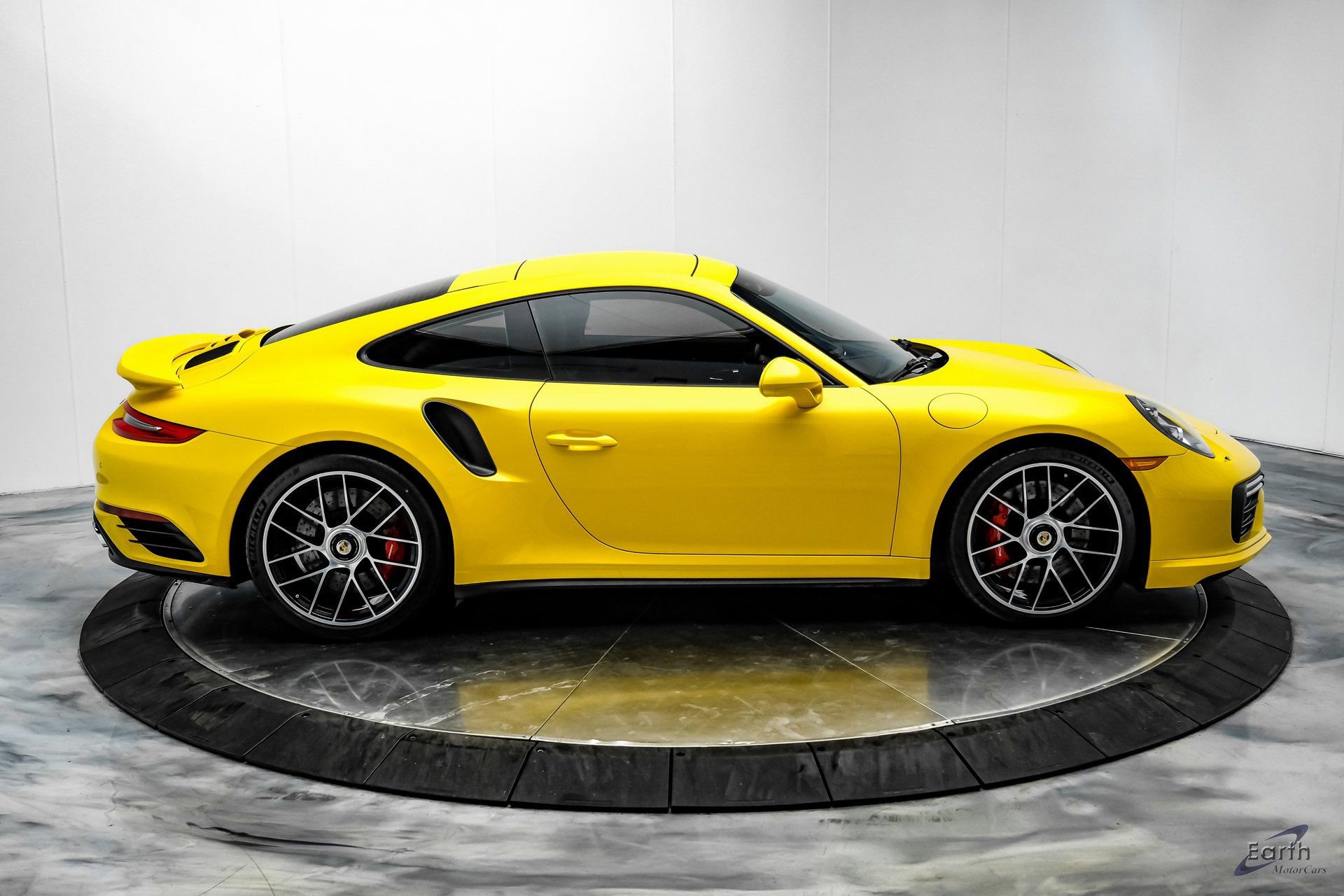 Used 2018 Porsche 911 Turbo S image 21