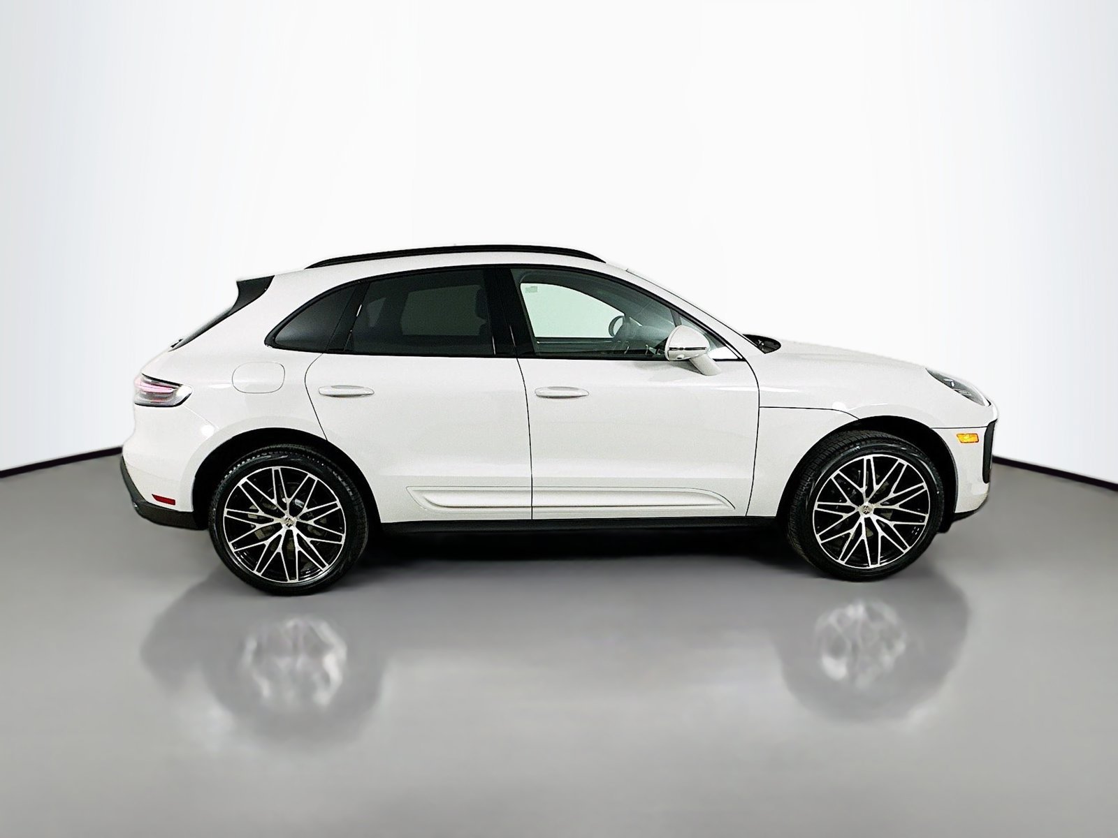 New 2026 Porsche Macan AWD/4WD image 4