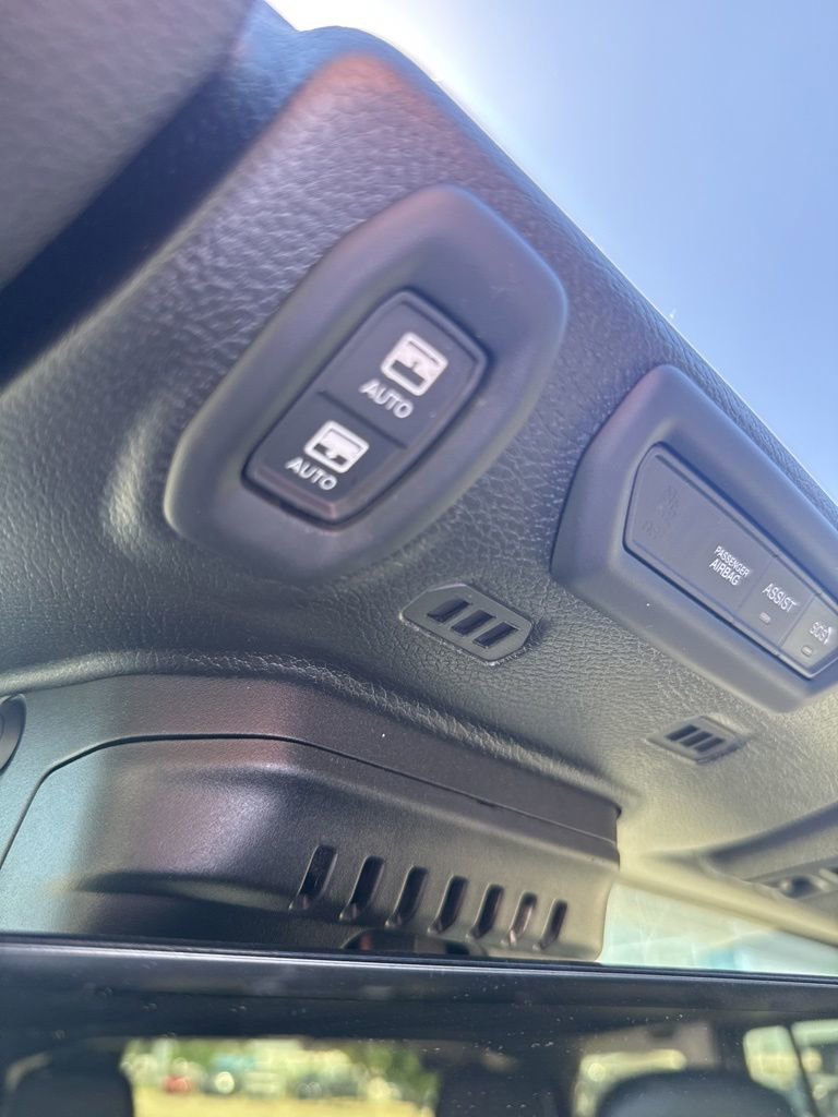 Used 2022 Jeep Wrangler Unlimited Sahara w/ LED Lighting Group AWD/4WD image 13