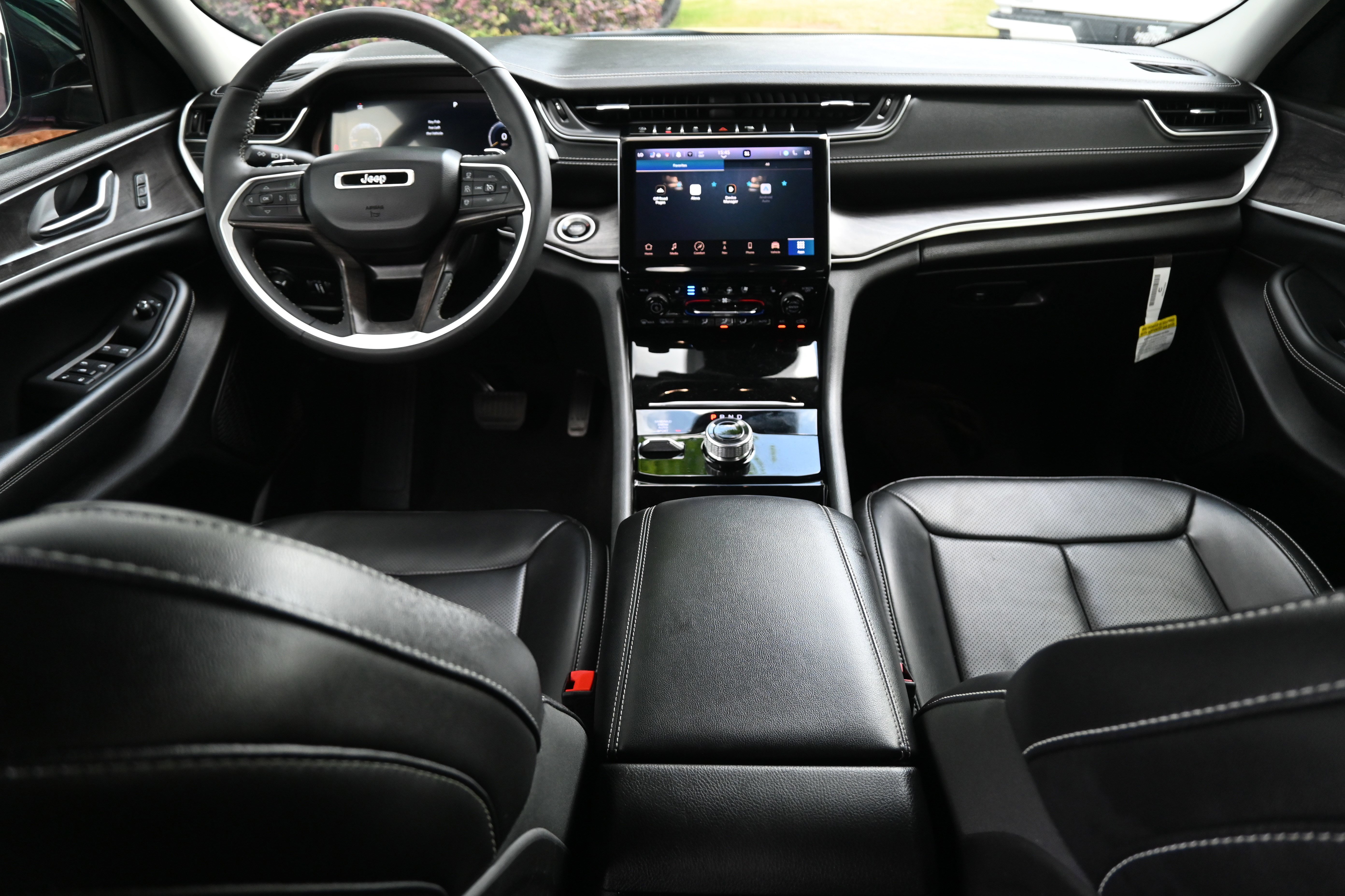 Used 2023 Jeep Grand Cherokee L Limited w/ Luxury Tech Group II AWD/4WD image 30