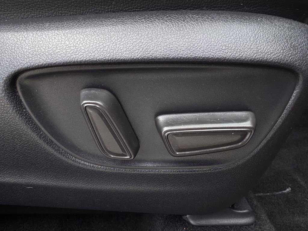 Used 2023 Toyota Highlander XLE image 29