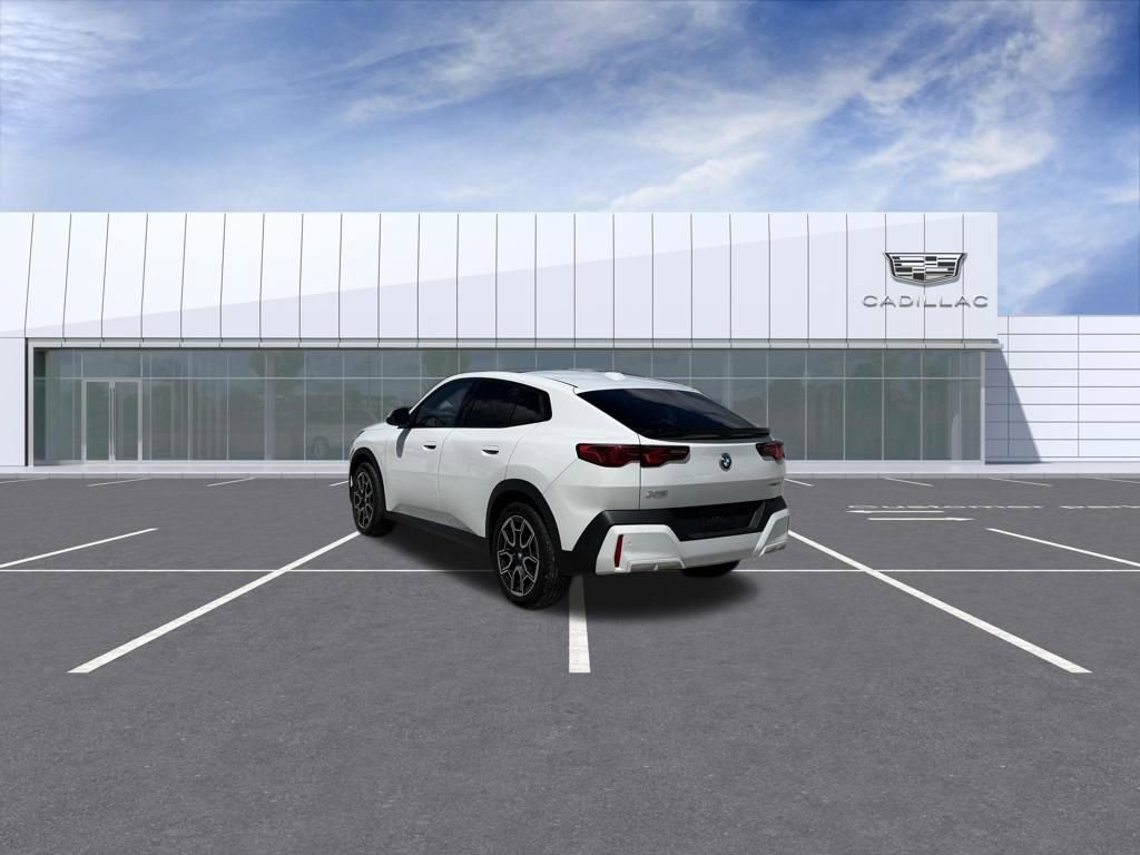 Used 2025 BMW X2 xDrive28i AWD/4WD image 4