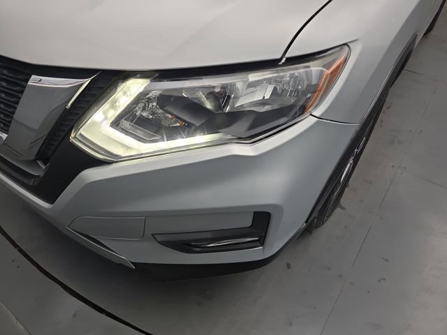 Used 2019 Nissan Rogue SV w/ Sun & Sound Touring Package image 14