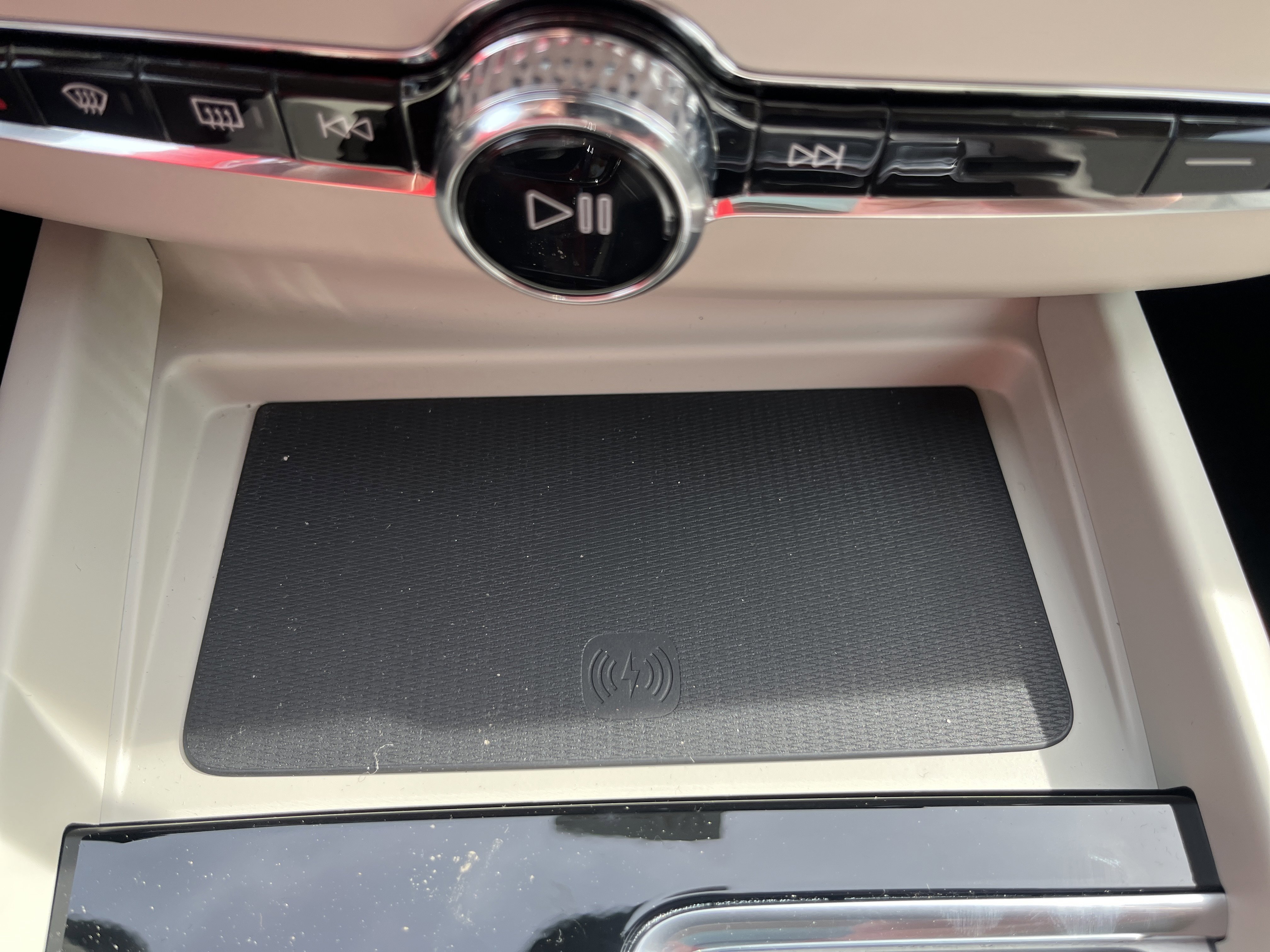 New 2026 Volvo XC60 B5 Ultra w/ Protection Package Premier image 19