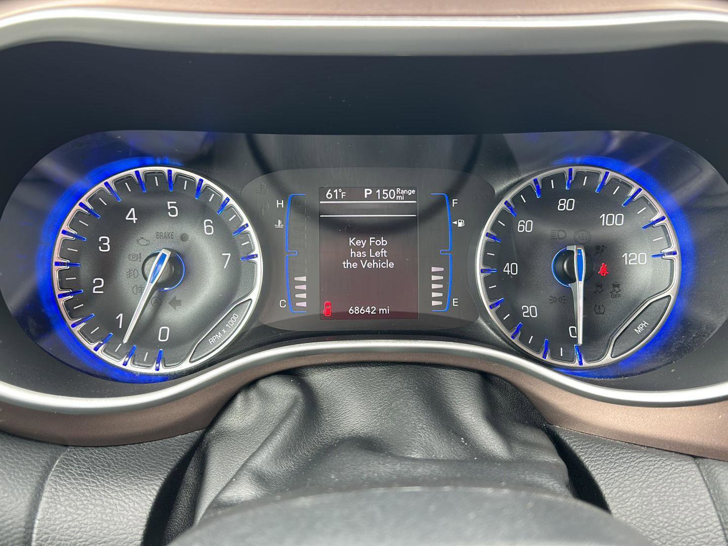 Used 2022 Chrysler Voyager LX FWD image 16