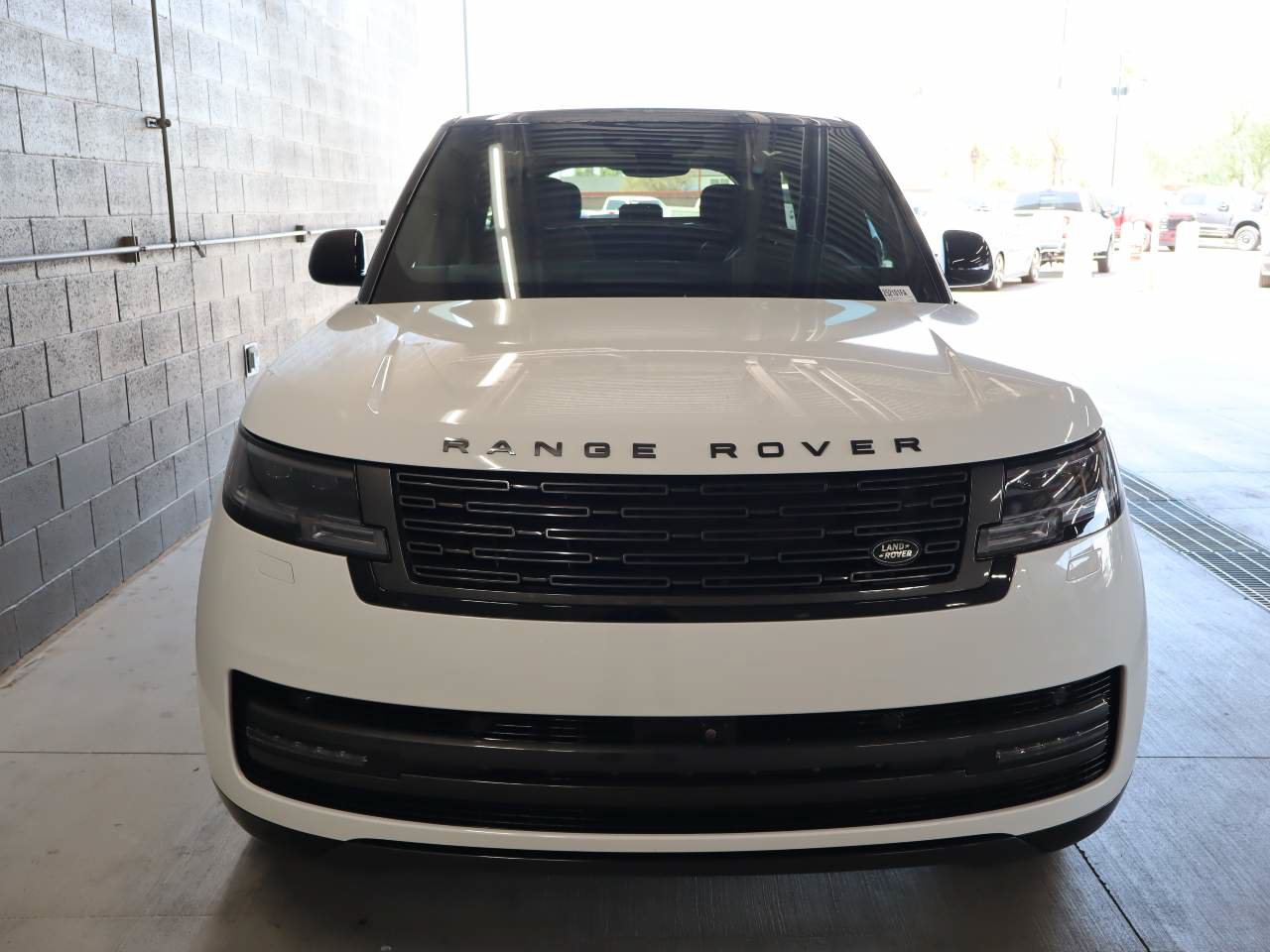 Used 2024 Land Rover Range Rover SE AWD/4WD image 4