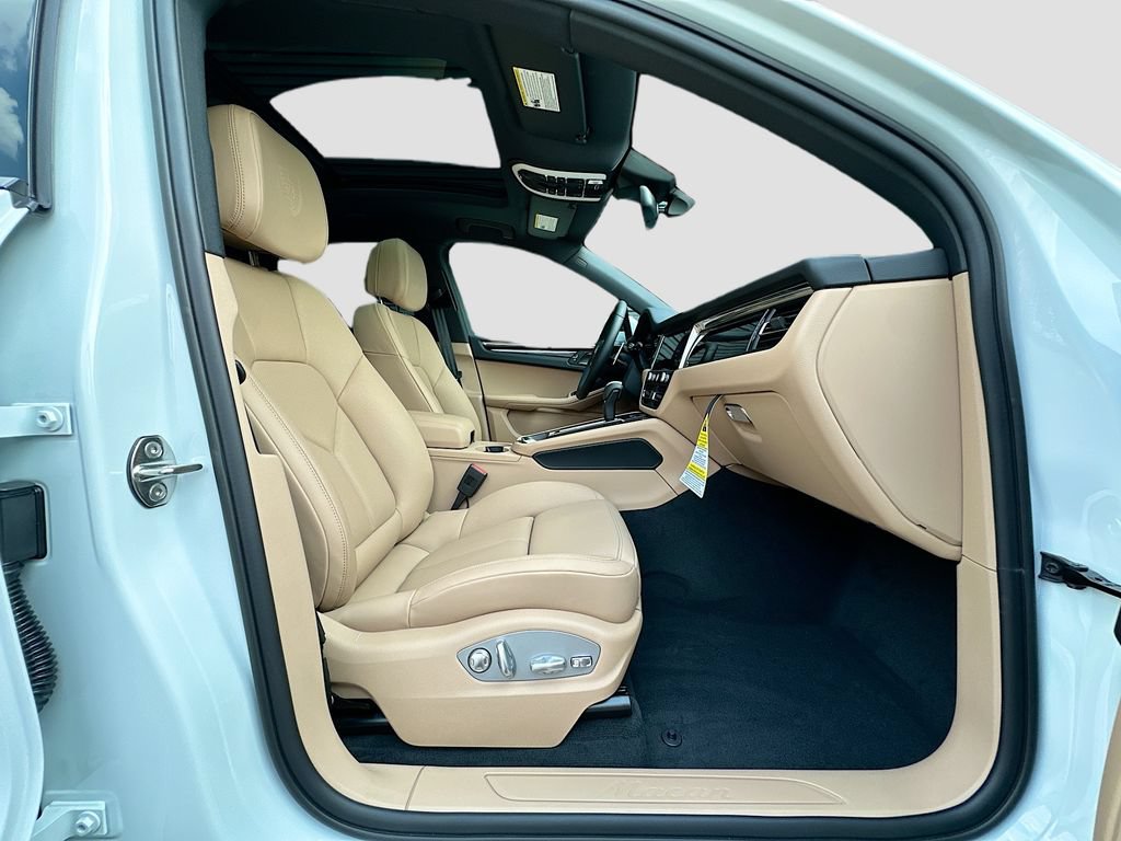 New 2026 Porsche Macan AWD/4WD image 30