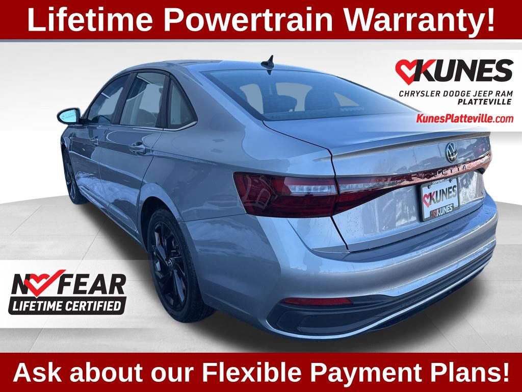 Used 2025 Volkswagen Jetta SE w/ Sunroof Package image 7