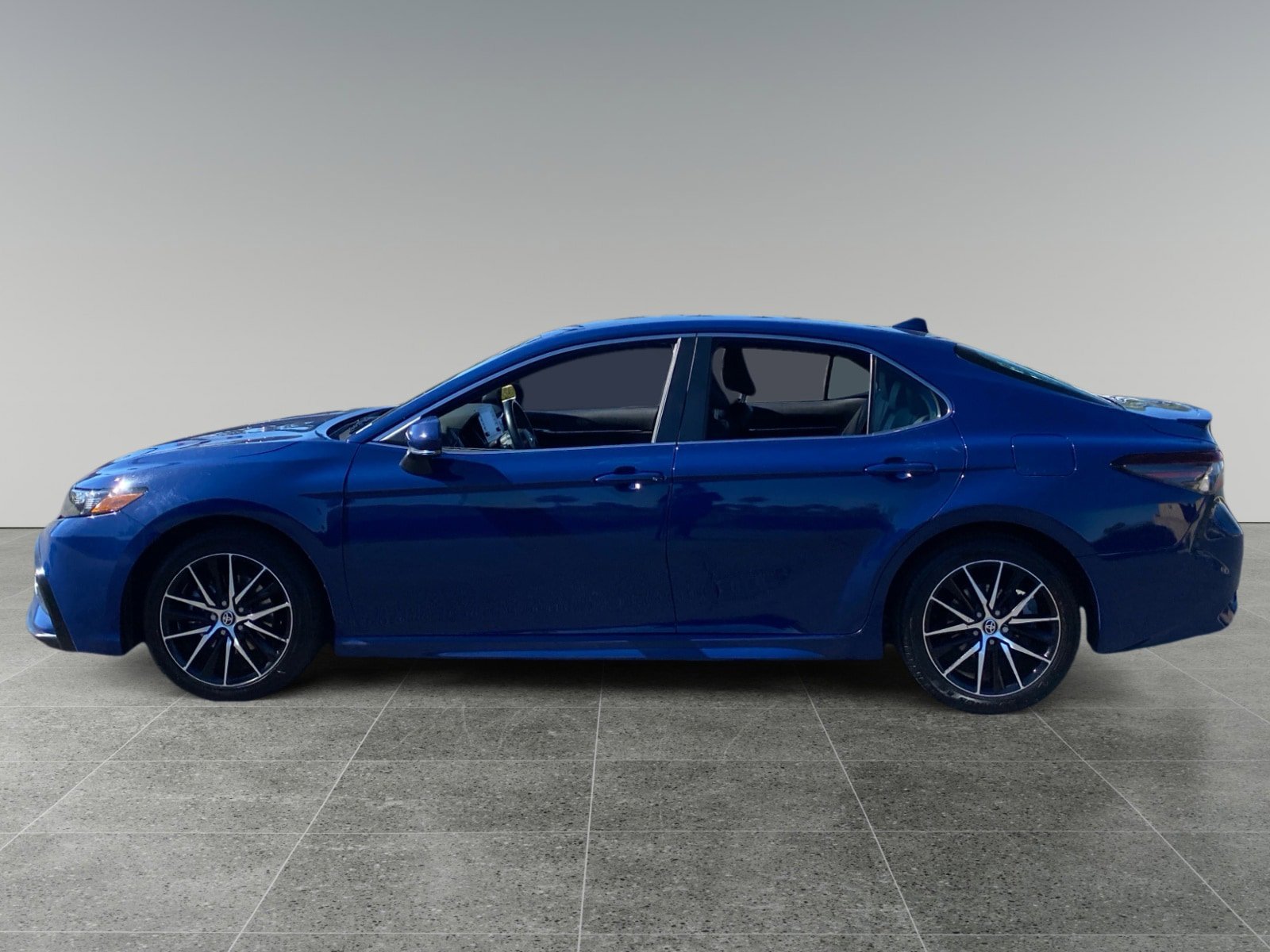 Used 2024 Toyota Camry SE FWD image 2