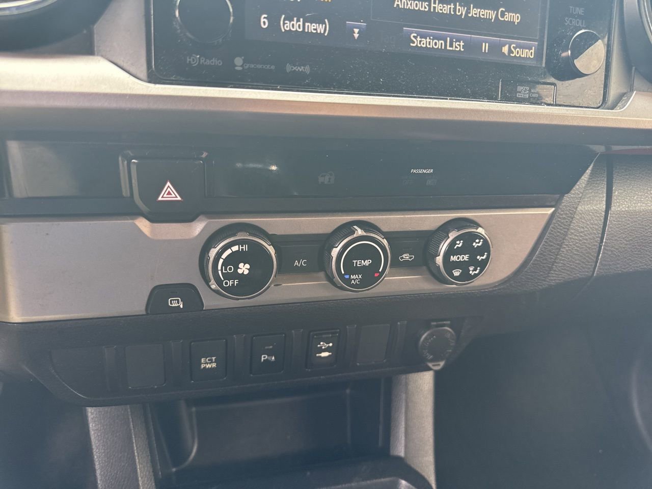 Used 2017 Toyota Tacoma SR5 w/ Tow Package RWD image 14