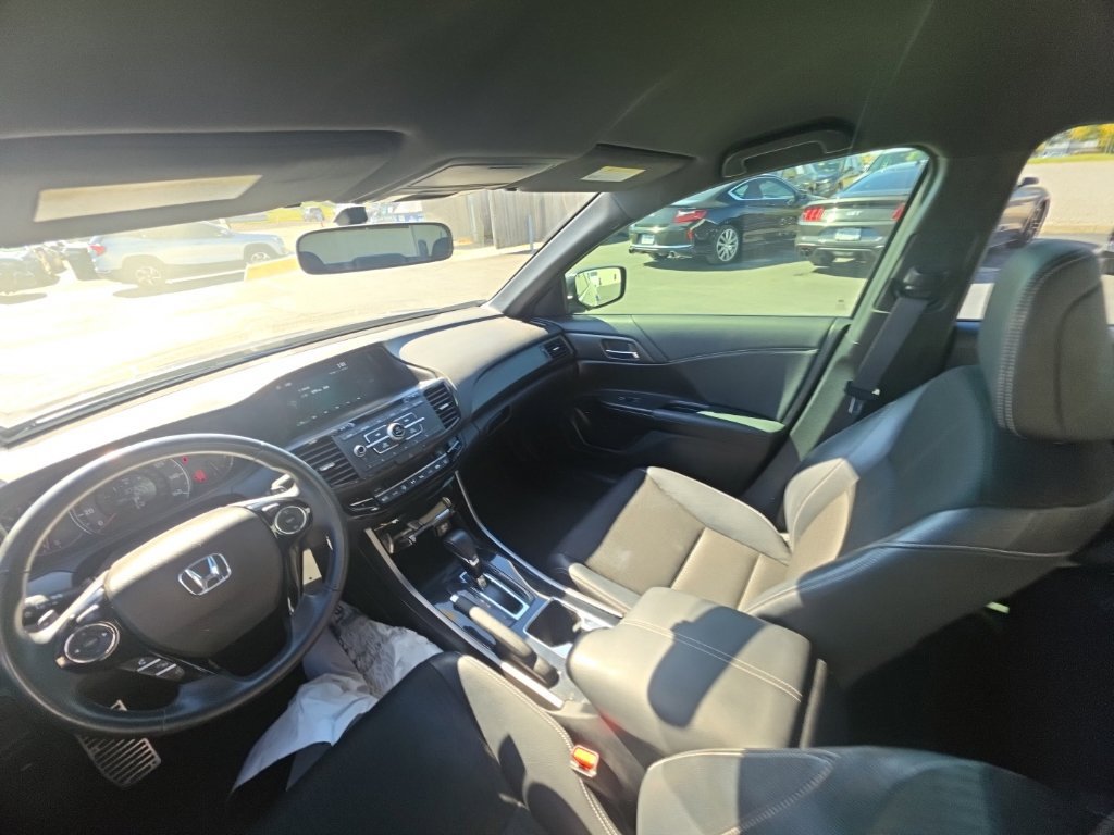 Used 2017 Honda Accord Sport image 26
