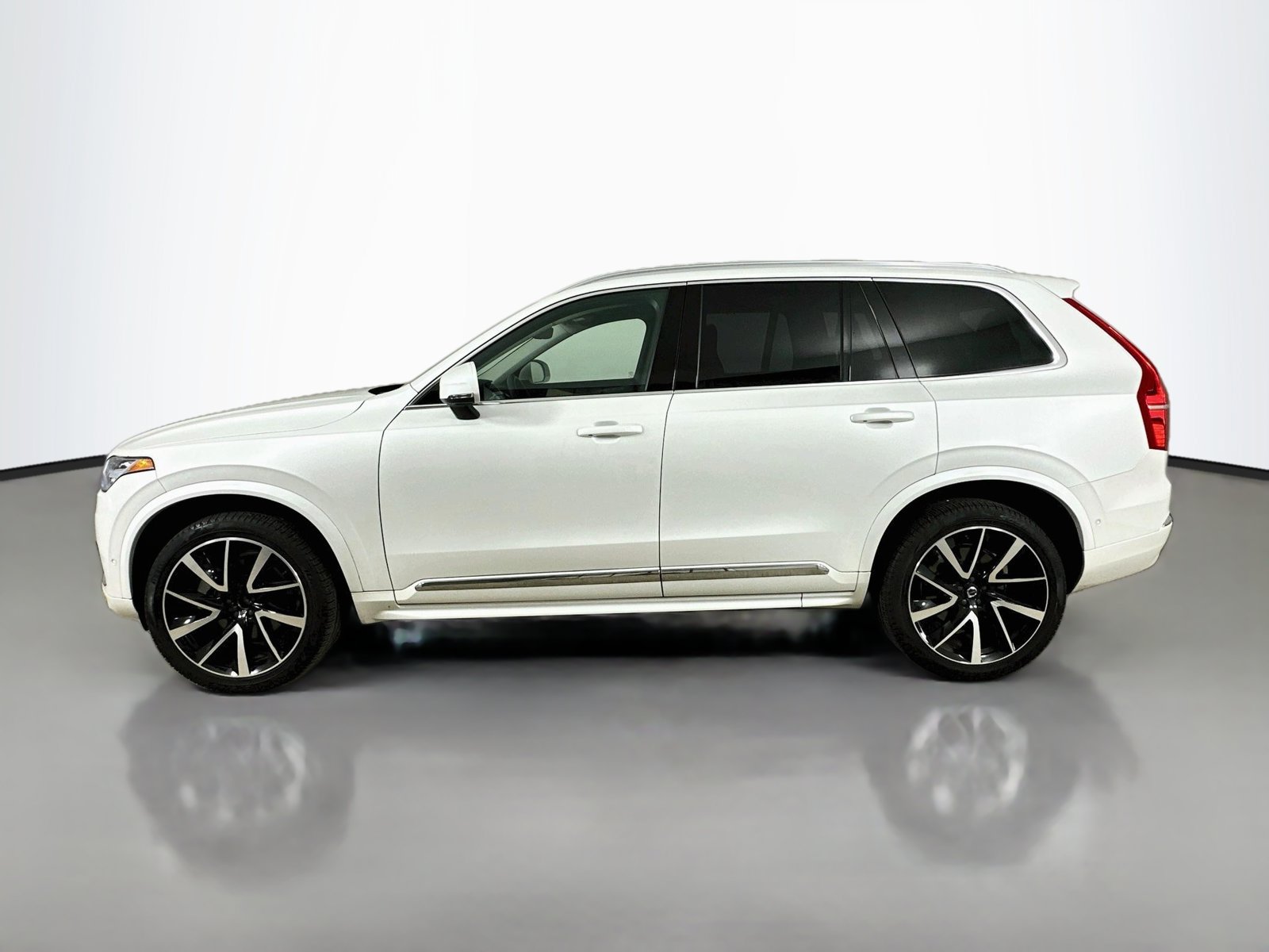 Certified 2024 Volvo XC90 B6 Ultimate w/ Protection Package Premier AWD/4WD image 8