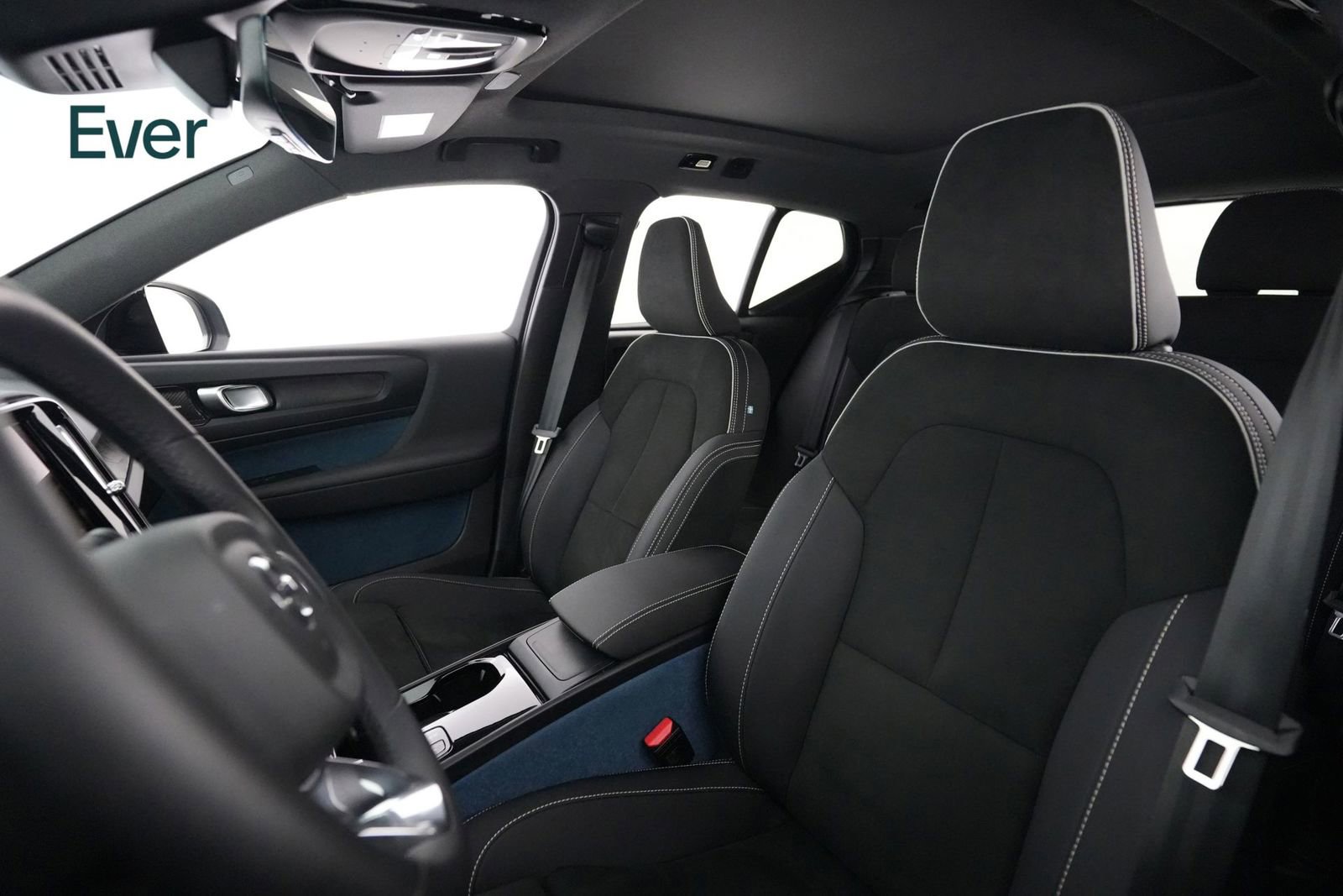Used 2023 Volvo XC40 Recharge Ultimate w/ Protection Package Premier image 4