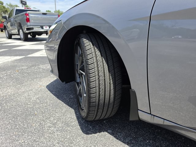 Used 2025 Hyundai Elantra Sport FWD image 35