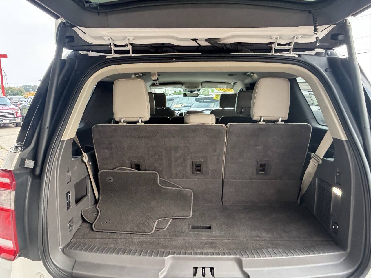 Used 2018 Ford Expedition XLT w/ Equipment Group 202A AWD/4WD image 31