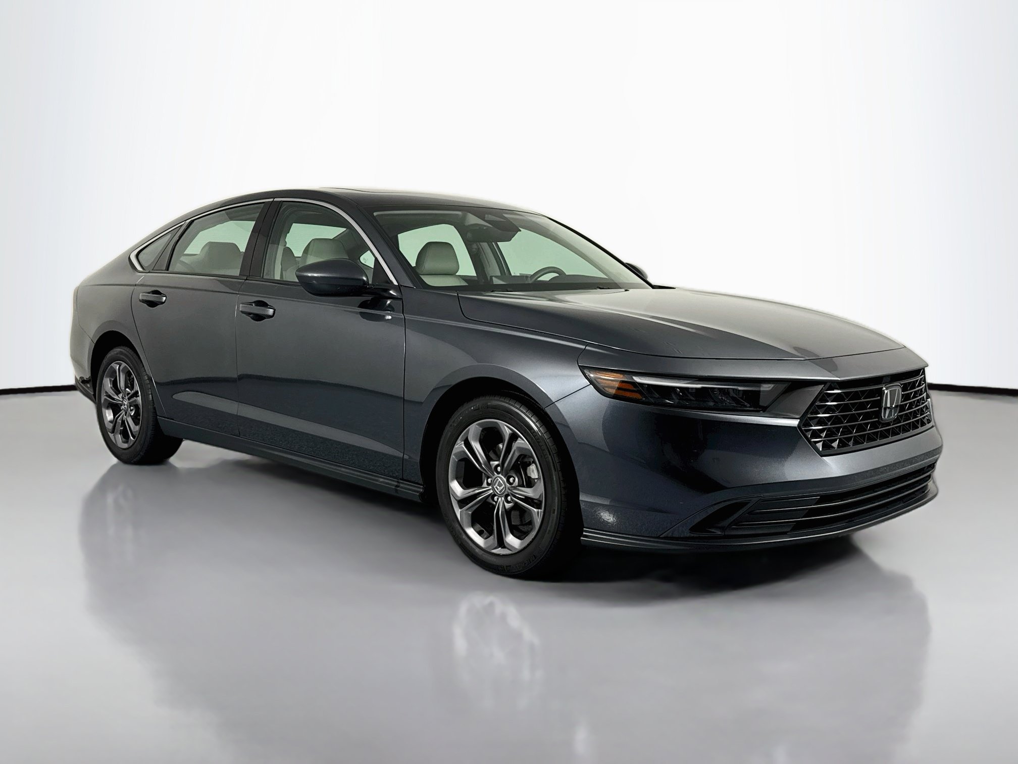 Certified 2023 Honda Accord EX image 3