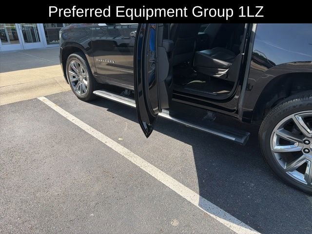 Used 2018 Chevrolet Suburban Premier AWD/4WD image 13