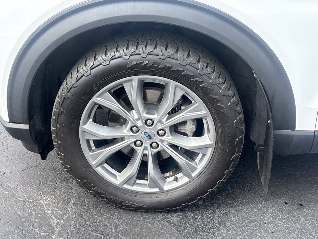 Used 2020 Ford Explorer XLT w/ Equipment Group 202A AWD/4WD image 9