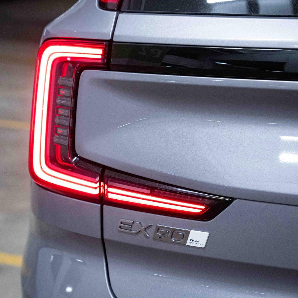 New 2026 Volvo EX90 Ultra image 5