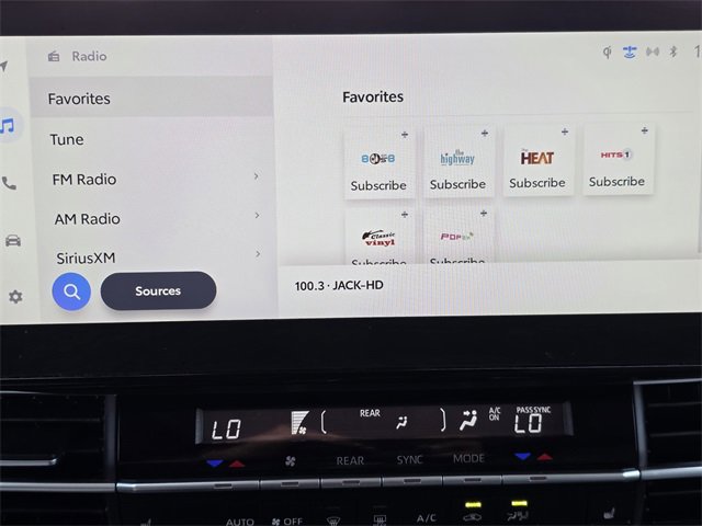 Used 2025 Toyota Sienna XLE image 13