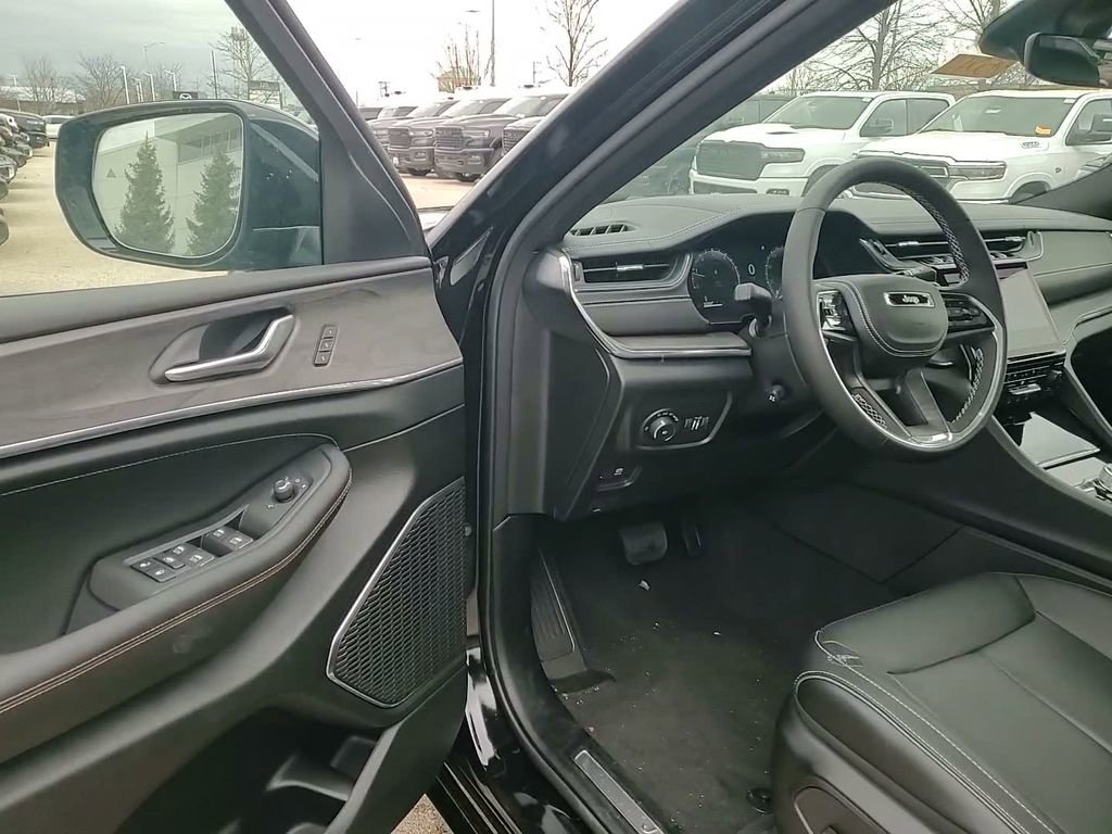 New 2025 Jeep Grand Cherokee L Overland w/ Trailer Tow Package image 23