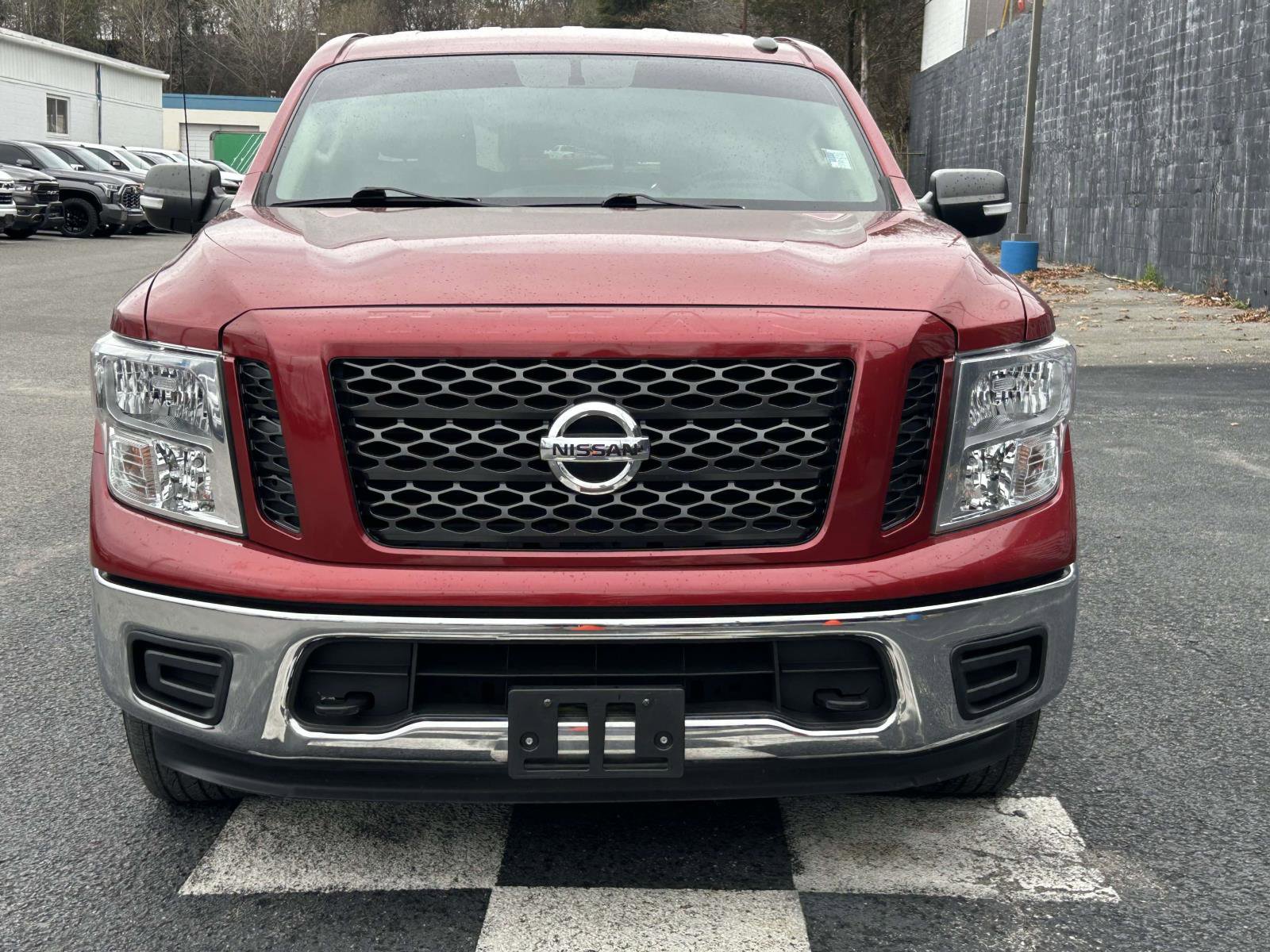 Used 2019 Nissan Titan SV image 7