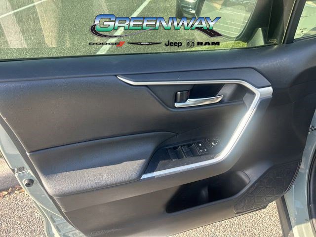 Used 2021 Toyota RAV4 XLE FWD image 14