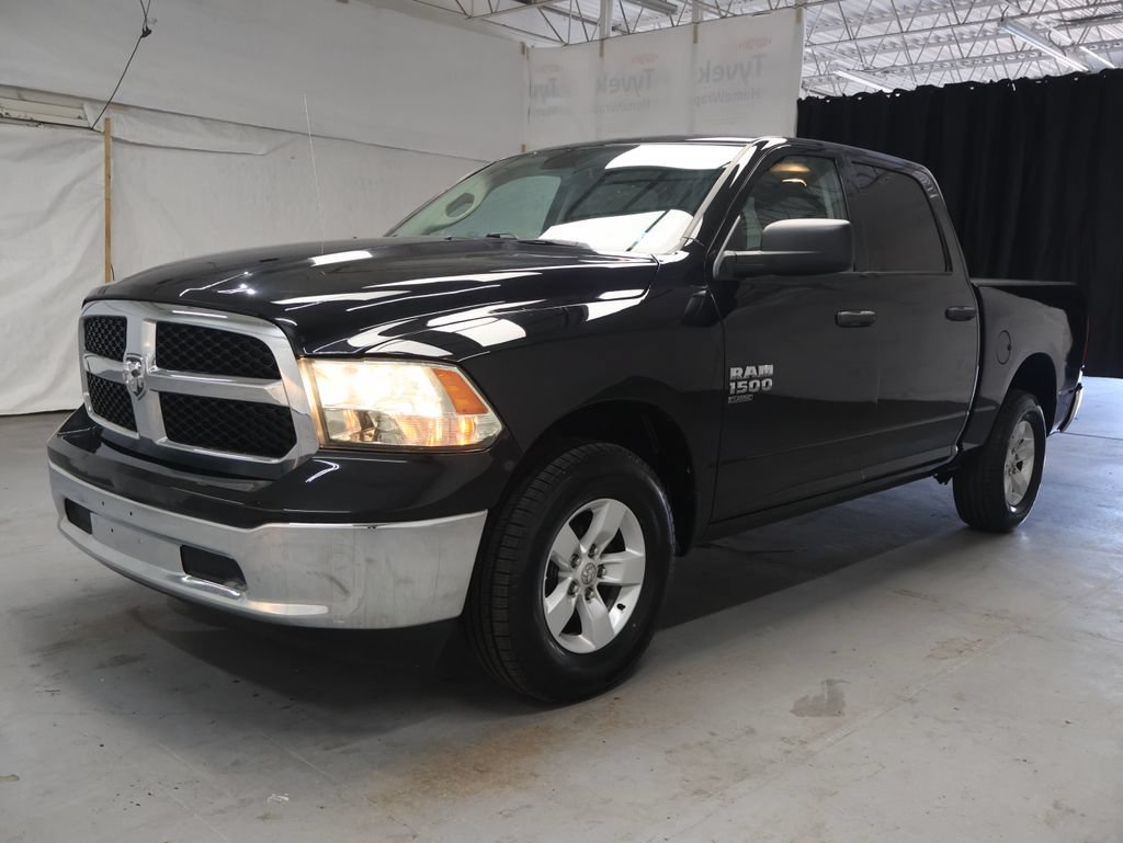Used 2022 RAM 1500 Classic SLT AWD/4WD image 3