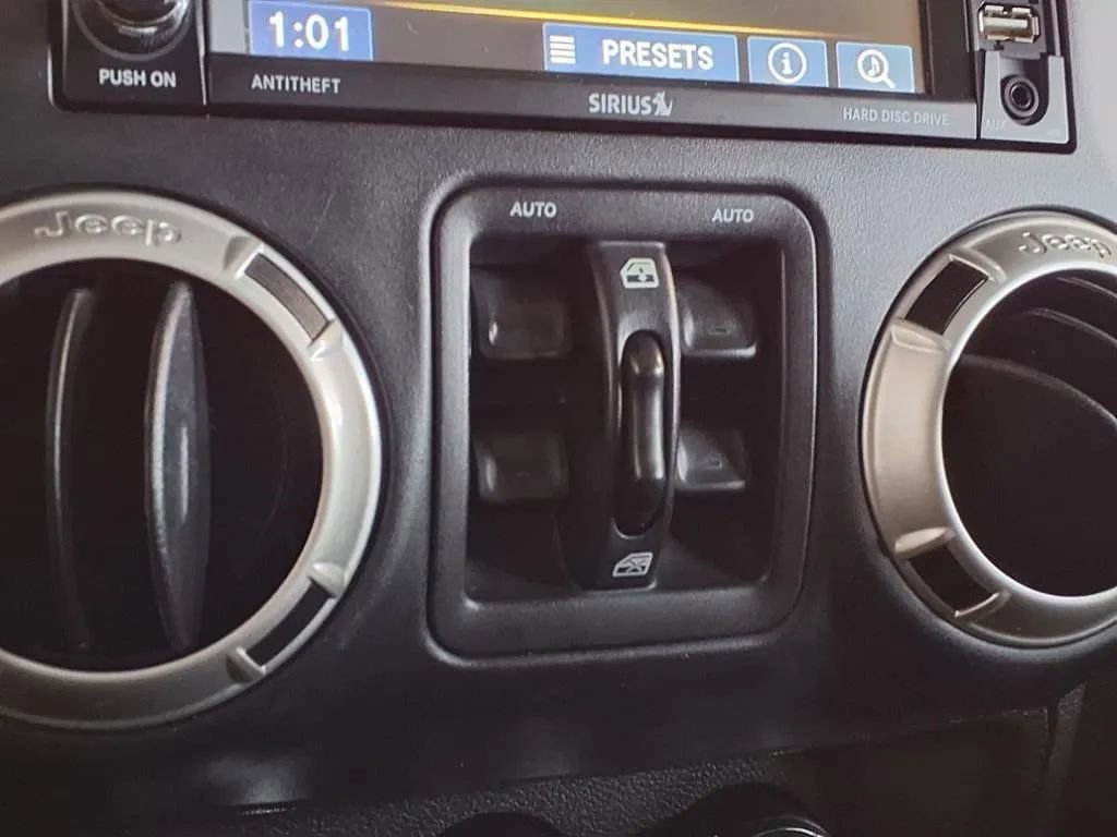 Used 2016 Jeep Wrangler Unlimited Sahara image 20