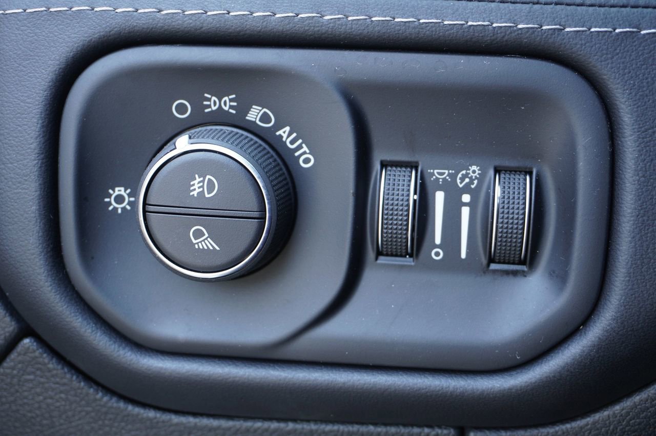 Used 2024 RAM 1500 Limited image 22