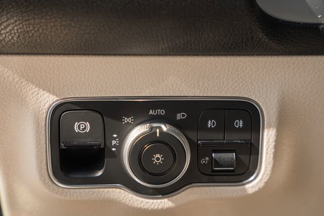 Used 2022 Mercedes-Benz GLB 250 4MATIC image 42