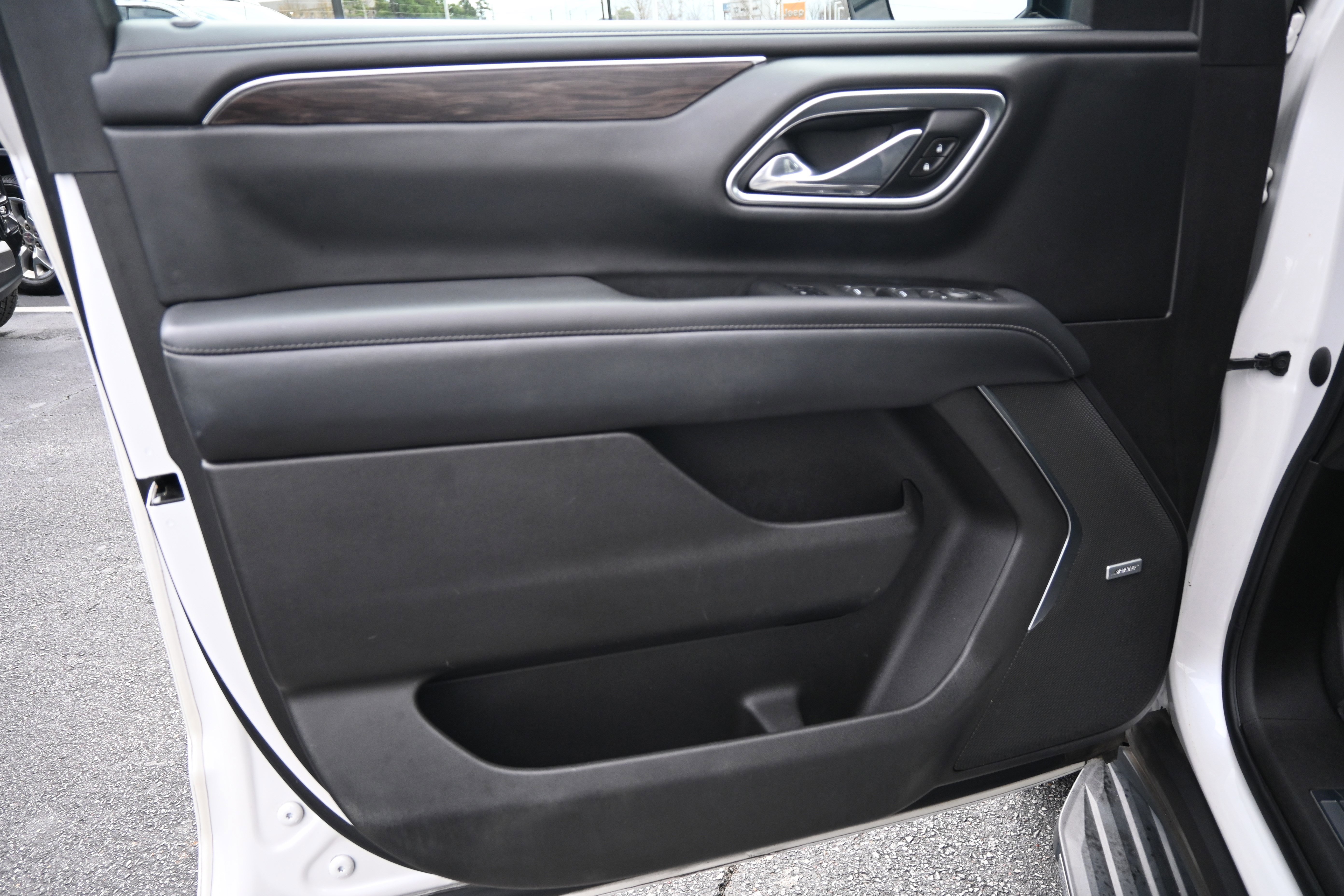 Used 2021 Chevrolet Tahoe LT w/ LT Signature Package image 16