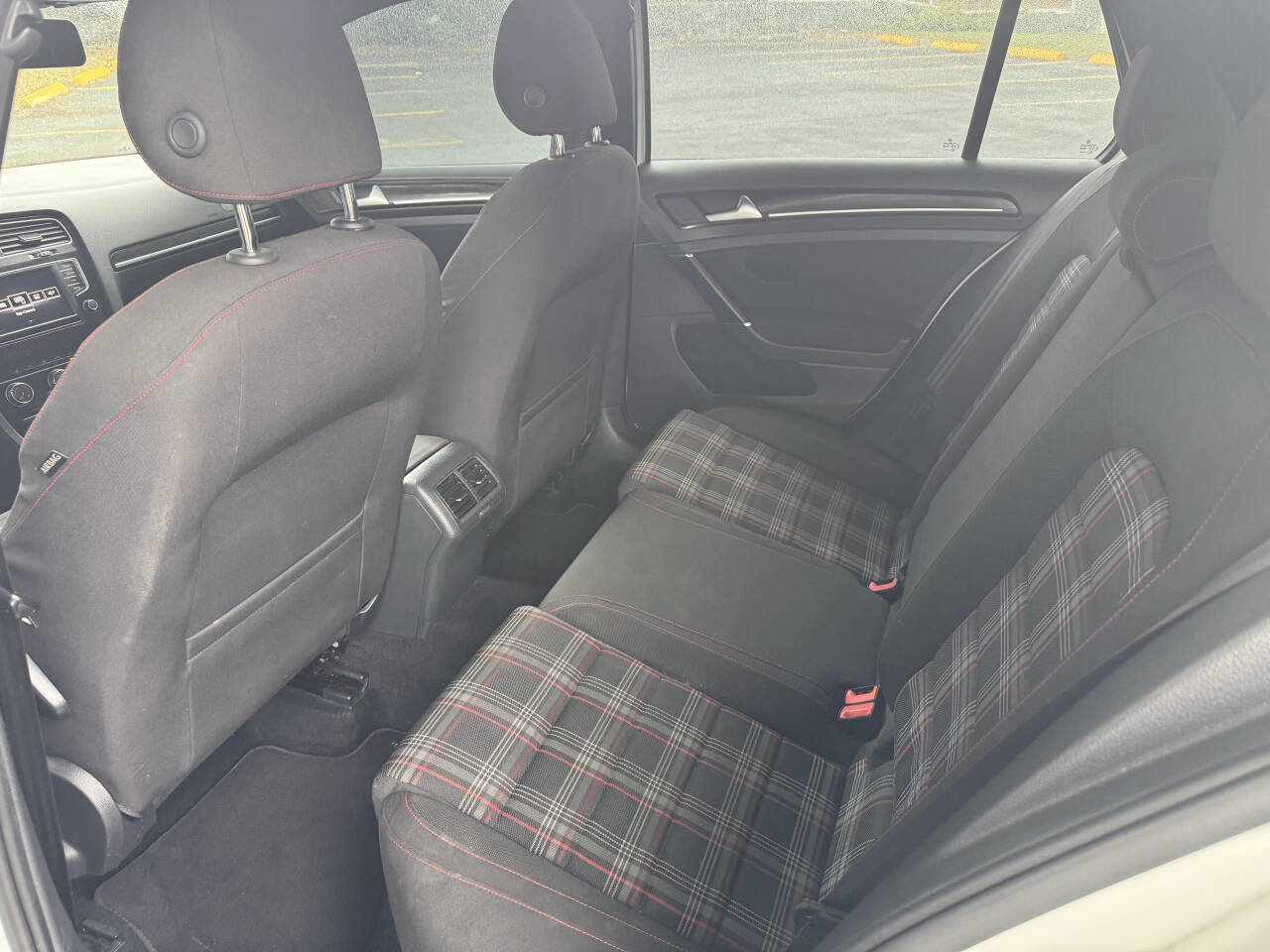 Used 2017 Volkswagen GTI SE image 4