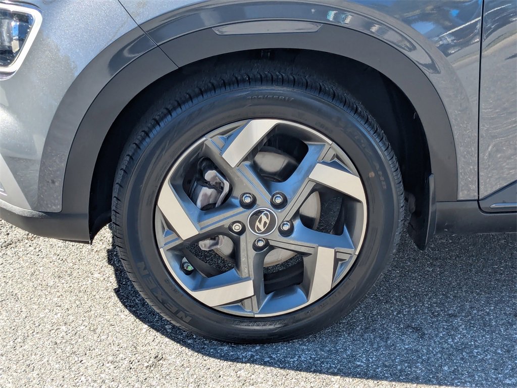 Used 2023 Hyundai Venue Limited image 10