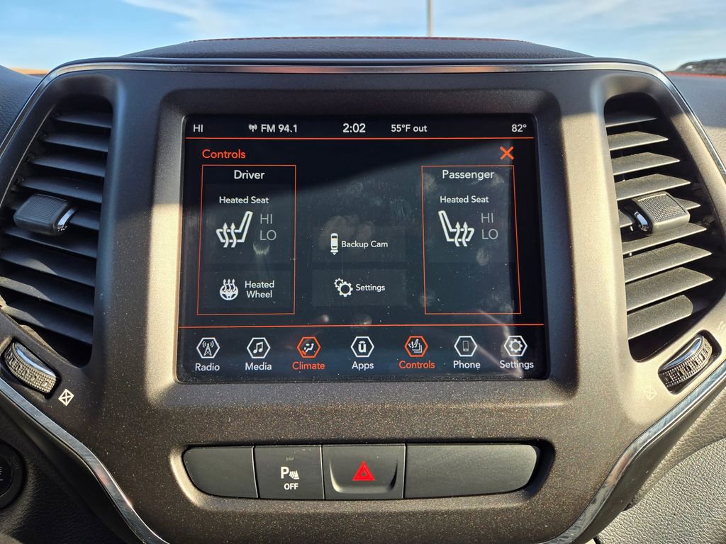 Used 2019 Jeep Cherokee Trailhawk w/ Cold Weather Group image 21