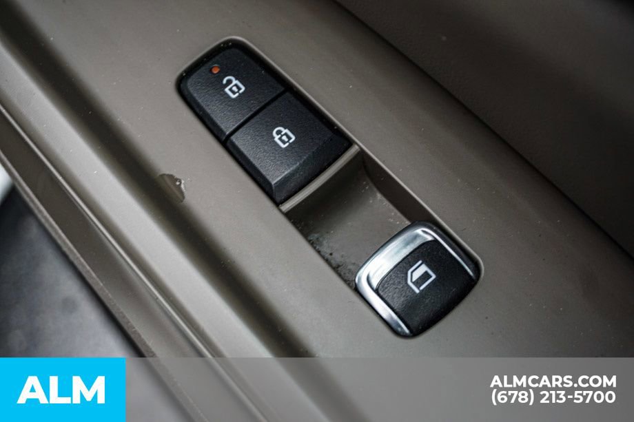 Used 2025 Kia Carnival FWD image 57