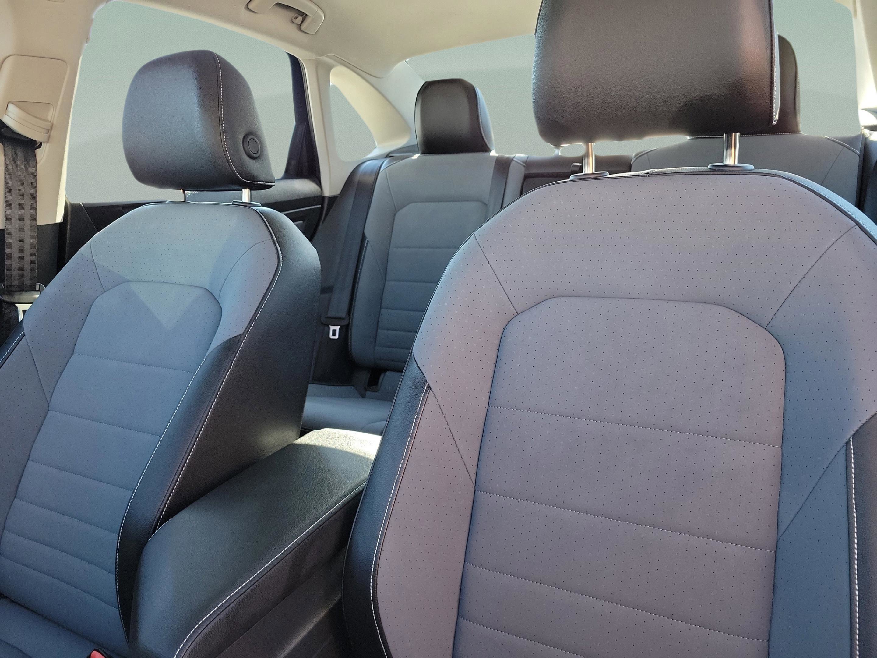 Used 2025 Volkswagen Jetta SE image 15