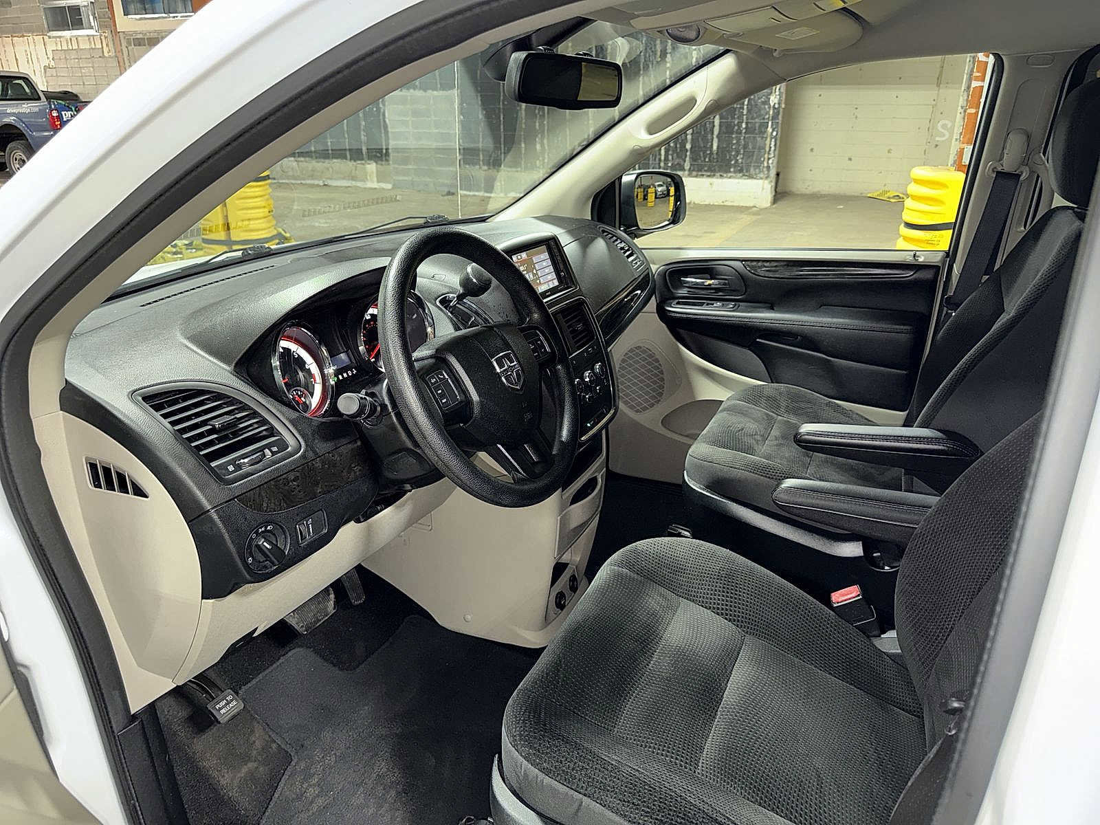 Used 2019 Dodge Grand Caravan SE w/ UConnect Hands-Free Group image 26